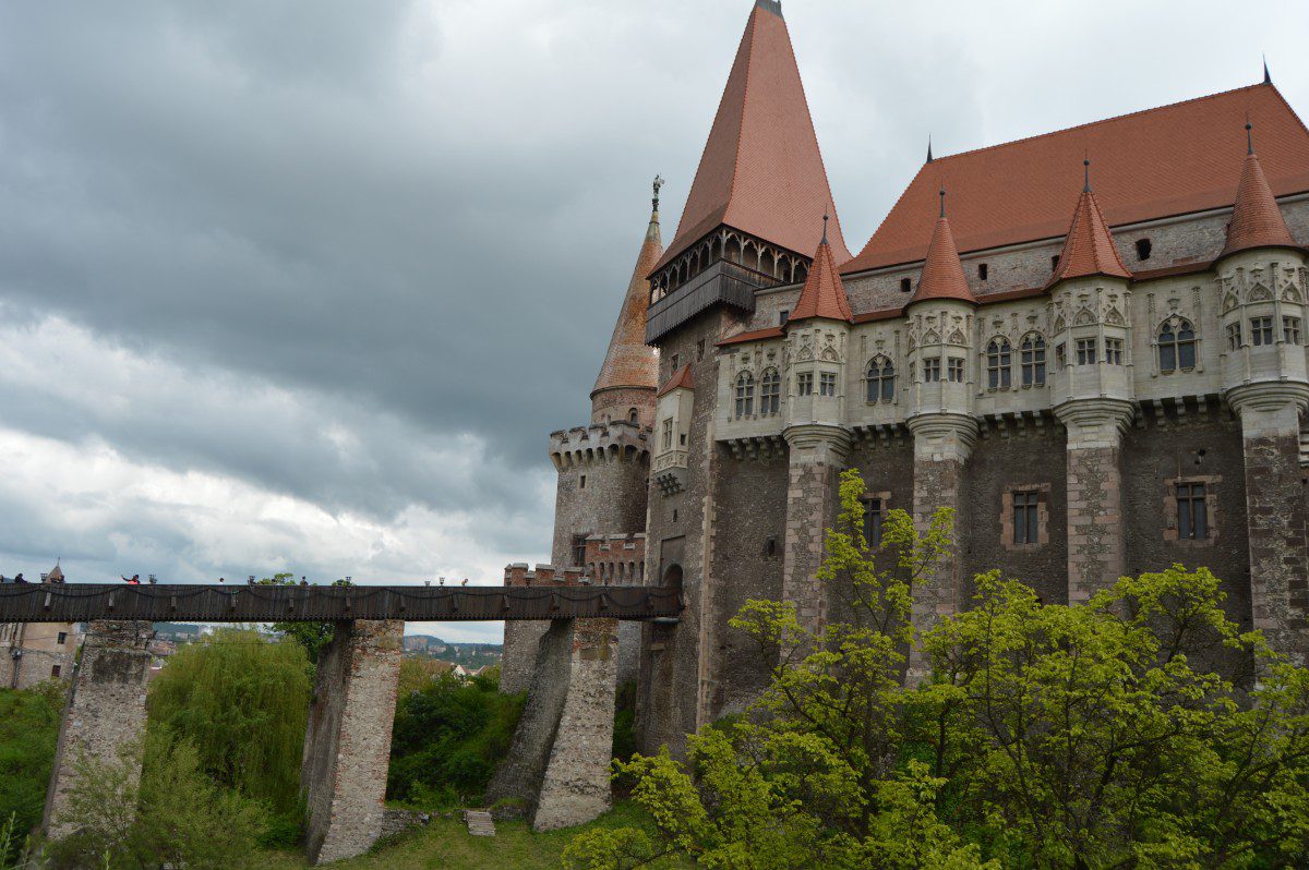 castelul-corvinilor