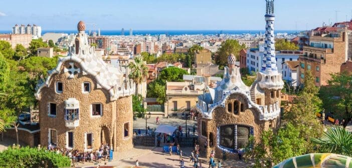 Te costa mai mult daca stai acasa! 578 euro pentru o vacanta de 7 zile prin Barcelona, Napoli, Roma, La Spezia si sudul Frantei, cu zboruri, transport, cazare si mese incluse!