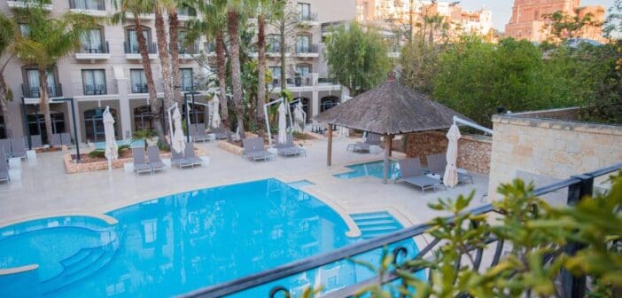 Asta e hotelul de 4 stele unde am stat in Malta, Are 3 piscine si centru SPA! Rating FABULOS pe Booking!