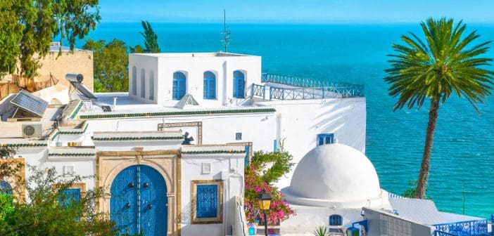 Sa fim seriosi, e aproape POMANA! 688 euro pentru o vacanta de 7 zile prin Tunisia, Barcelona, Sicilia si sudul Frantei cu transport, cazare si mese incluse!! (pretul include zboruri, transport, cazare, transfer si toate mesele)